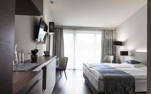 NUHR Medical - Hotel & Restaurant