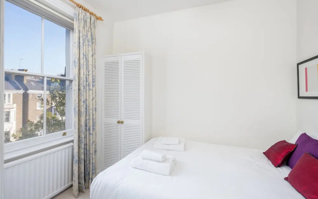 JOIVY Social Distancing for 4 in Earl's Court