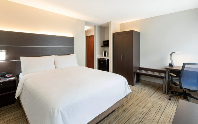 Holiday Inn Express Hotel & Suites Downtown Minneapolis by IHG