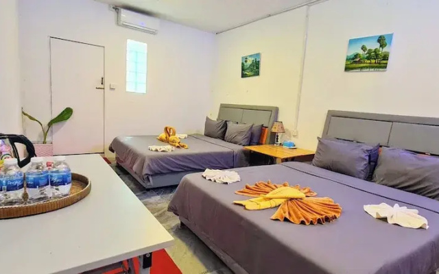 Koh Rong Beach Hostel and Bungalow