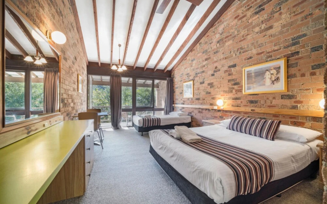 Avoca Beach Hotel