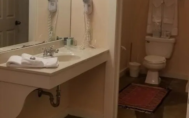 Downtown Guest Quarters Hotel