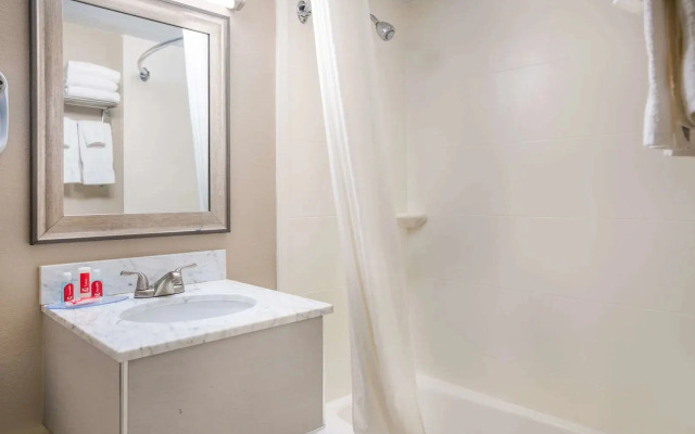 Howard Johnson by Wyndham Malden Boston Area