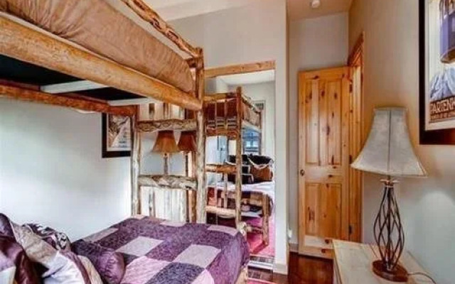 Twin Elk Lodge