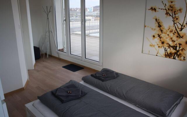 Апартаменты Hitrental Letzigrund - Apartment Цюрих комната для гостей