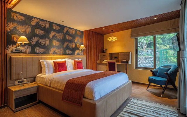 ELIVAAS Blushing Pines Stunning 3 BHK