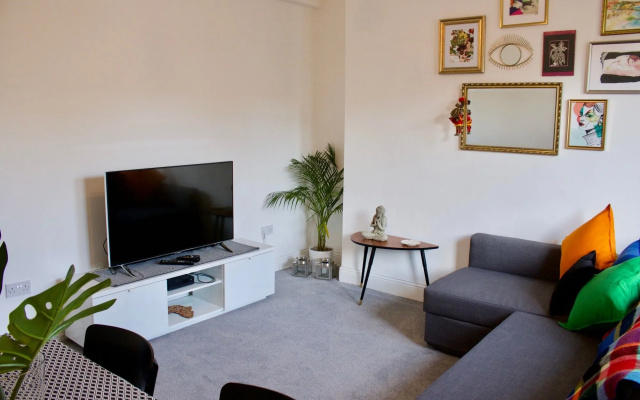 2 Bedroom Apartment Near Murrayfield