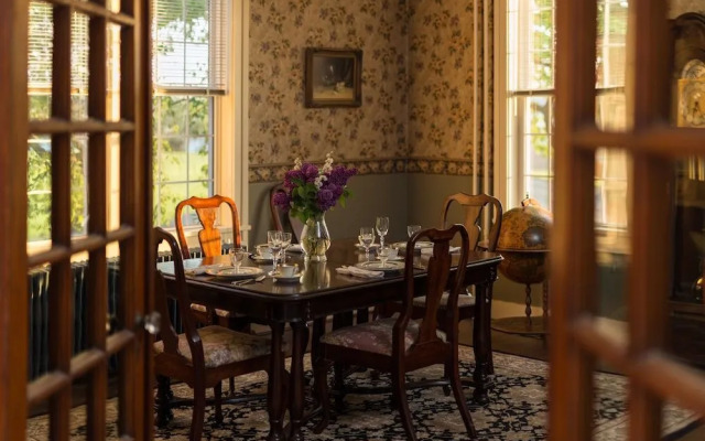 Yale Manor B&B and Yurt Glamping