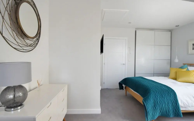 3 Grove Mews