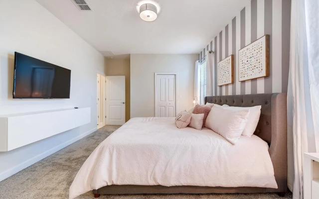 8801 IC 8BR Dream Retreat: Luxury Villa