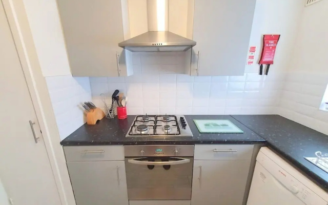 2-bed Flat With Superfast Wi-fi DW Lettings 9WW