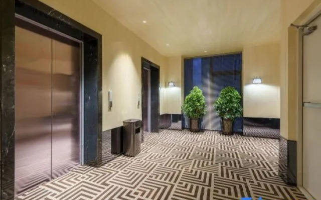 Yuexiang Huanpeng Hotel (Jingkai Wanda Plaza High-speed Railway Station)