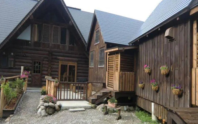 Cottage Log House Goo