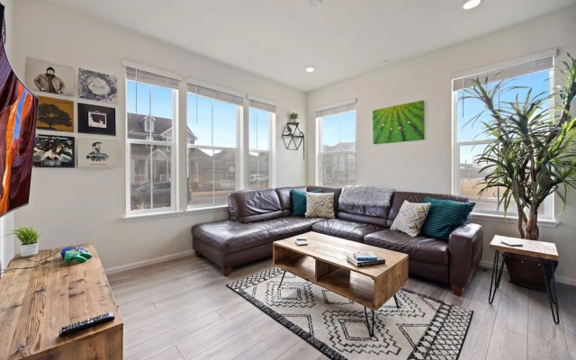 Modern & Stunning Home Near Breweries and Old Town!