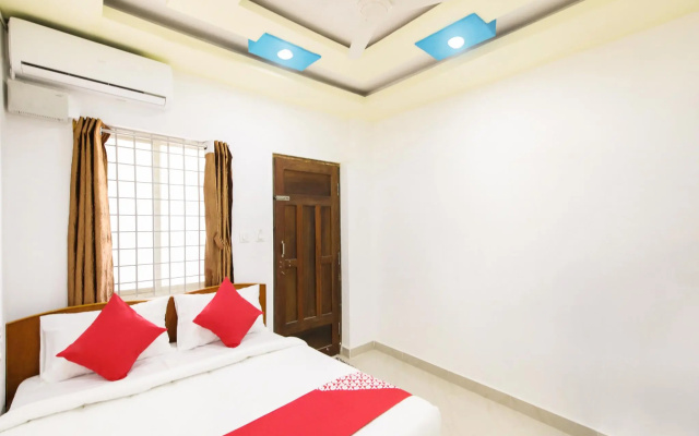 OYO 24279 C Seasons Inn