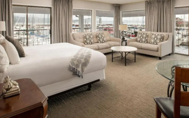 Astoria Riverwalk Inn
