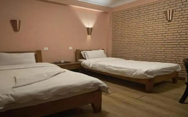 MeroStay 101 Hotel Valley View Inn