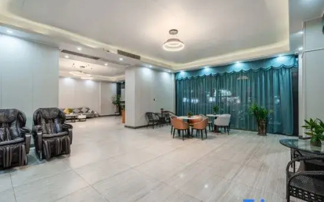 Wuchuan Qitian Hotel