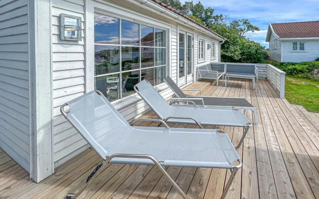 Beautiful Home in Flekkerøy With 4 Bedrooms and Wifi
