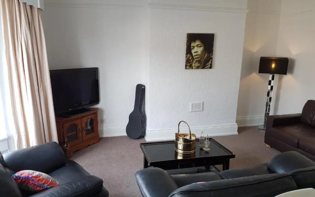 AA Apartment Westoe Road
