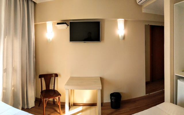 Turis Hotel