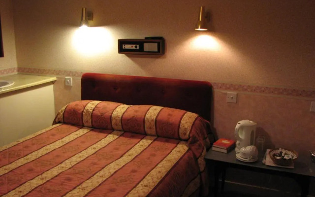 Lancaster Hotel