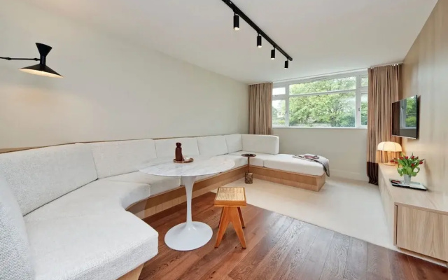 Luxury Designer Flat in Putney by Underthedoormat