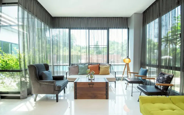 Penny - Farthing Pool Villa