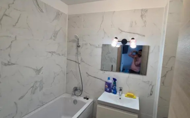 Evy Apartament N10 by Alezzi