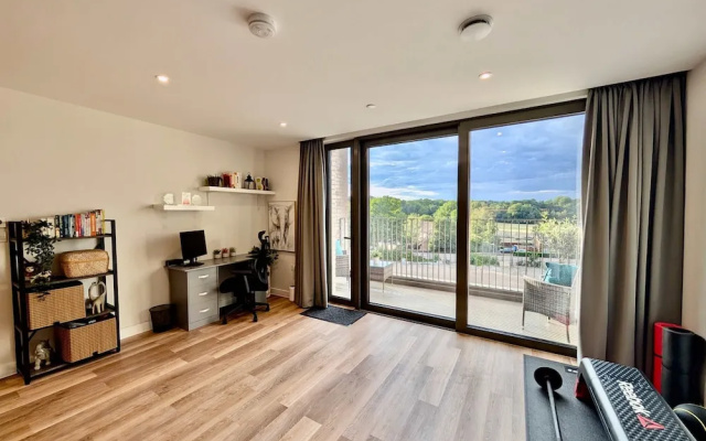 Amazing Flat With Free Parking and Balcony
