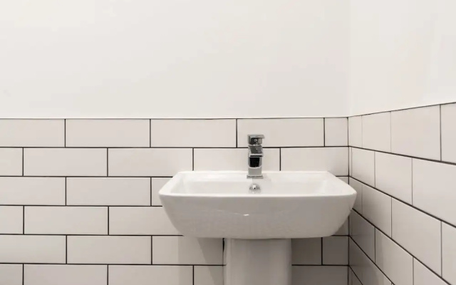 2 Bedroom Central Brighton Apartment