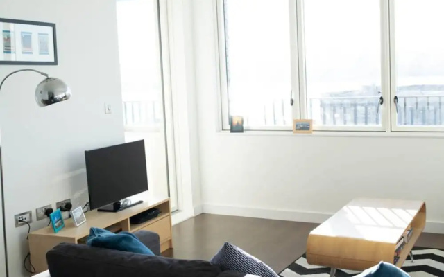 Stunning 1 Bedroom Riverside Apartment