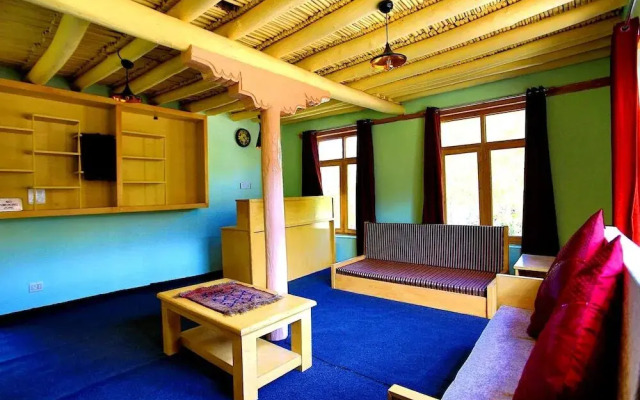 Chomal Huts