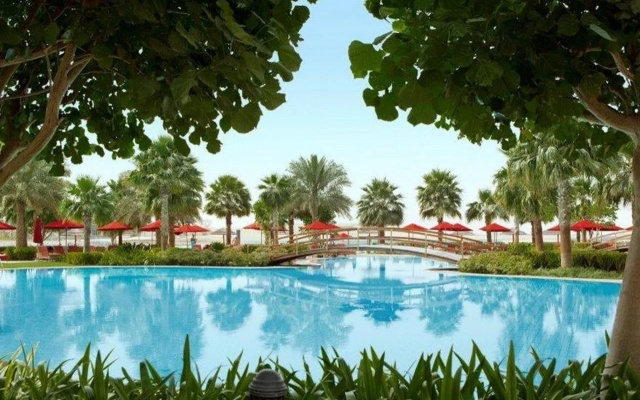 Отель Khalidiya Palace Rayhaan by Rotana