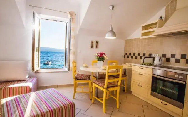 Beach Apartments Laura