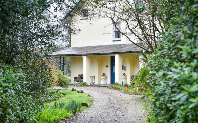 Plas Efailnewydd