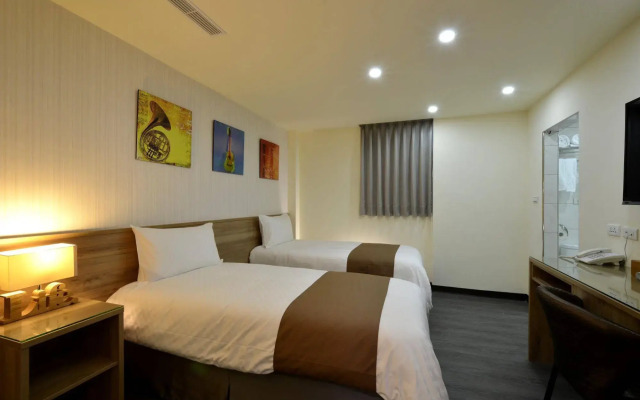 Plus Hotel