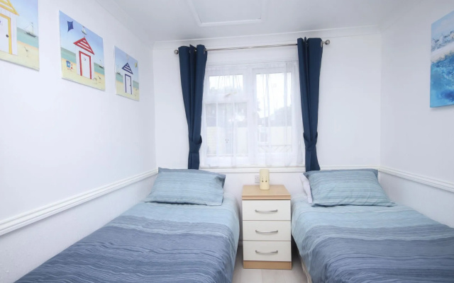 7C Medmerry Park 2 Bedroom Chalet