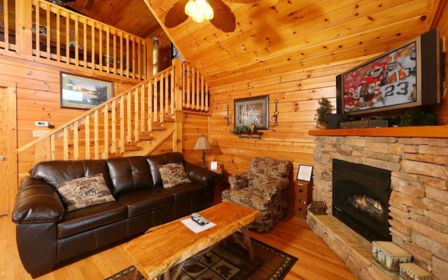 Hugs n Kisses 1 Br cabin by RedAwning