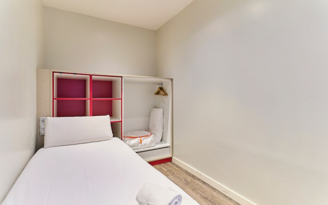 Montserrat Apartments by gaiarooms