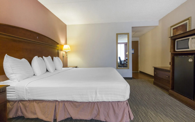 Greenstay Hotel & Suites