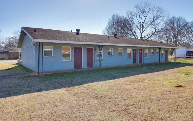 Huntsville Studio w/ Workspace Near Downtown