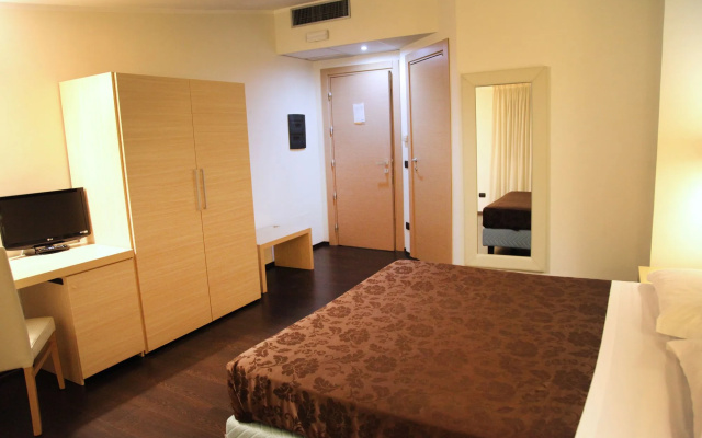 Hotel Sogni D'Oro Airport