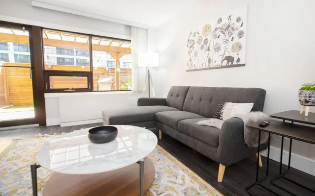 One Bedroom Suite With Patio Laundry and Parking