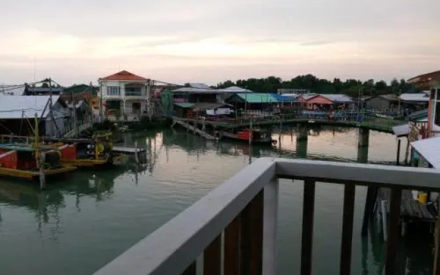 Pulau Ketam D'island Beds & Cafe