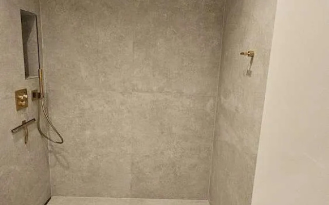 UG Neubau City Wohnung (optional Pool+Gym+2tes Bad extra buchbar)