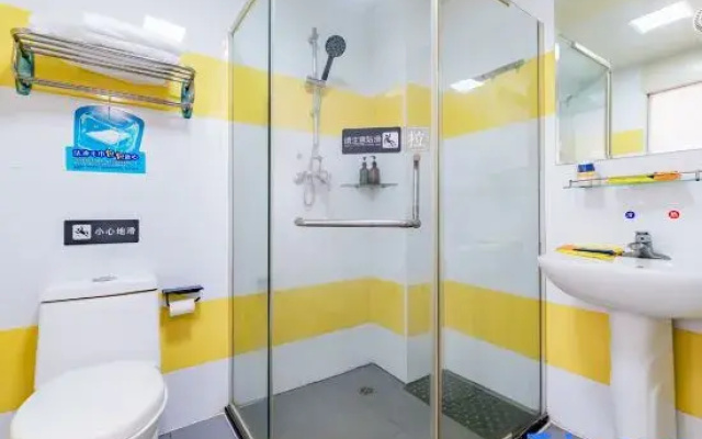 Hohhot Jinyu Hotel (Zhongshan West Road Xinhua Square Subway Station)