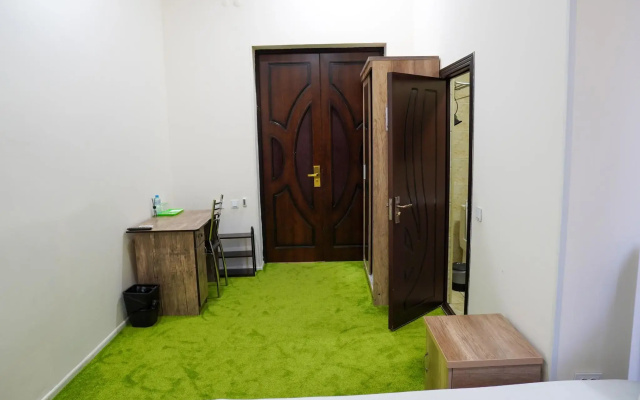 Chinor Garden Hotel 1 (Чинор Гарден 1)