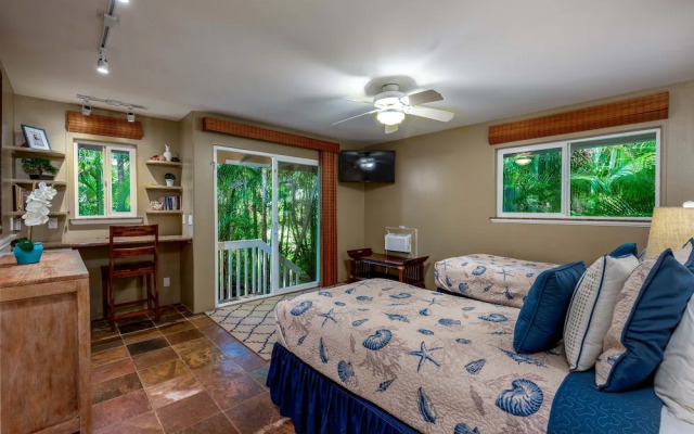 Charming Near The Beach 2 Bedroom Home