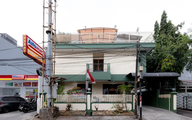Urbanview Hotel Mitra near Grand Indonesia